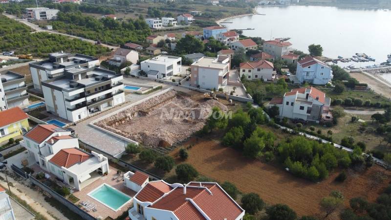 APARTMENT BUILDING WITH 9 APARTMENTS - 2ND ROW FROM THE SEA - ELEVATOR - 8