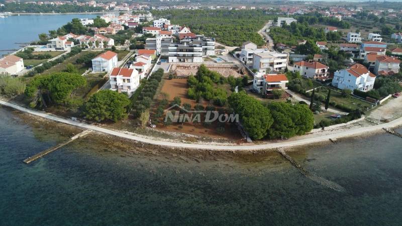 APARTMENT BUILDING WITH 9 APARTMENTS - 2ND ROW FROM THE SEA - ELEVATOR - 11