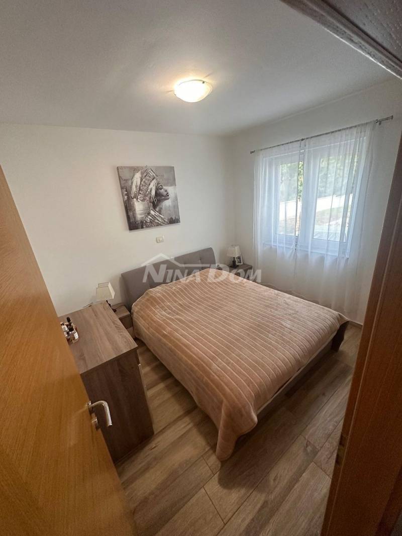 Beautifully decorated and maintained ground floor apartment - 11