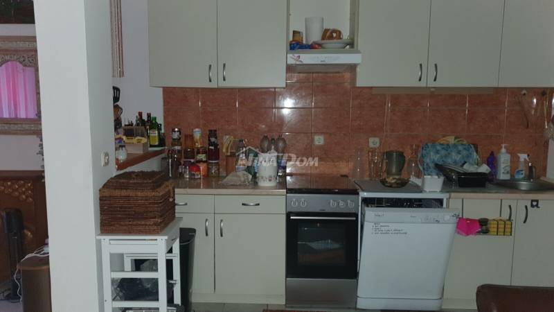 Radový bungalov so záhradou na južnej strane ostrova Vir. - 4