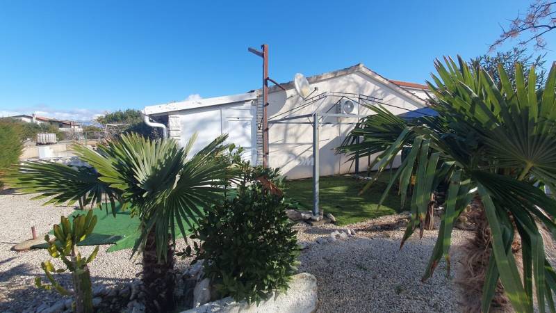 Terraced bungalow with garden on the south side of the island of Vir. - 9
