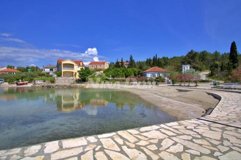 Apartment house for sale on the island of Ugljan, Lukoran - 9