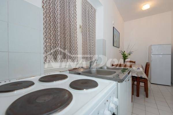 Apartment house with a nice and large garden 80 meters from the sea - 12