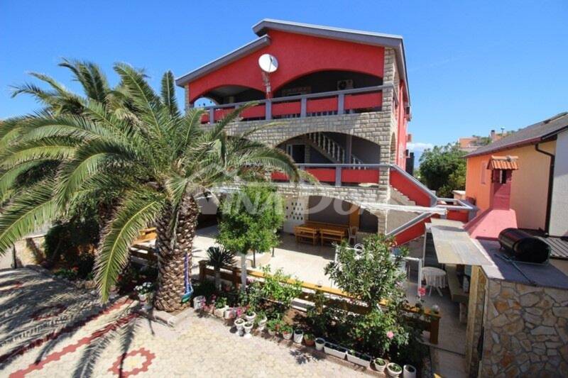 Property with large garden, south side 275 meters to the sea. - 2