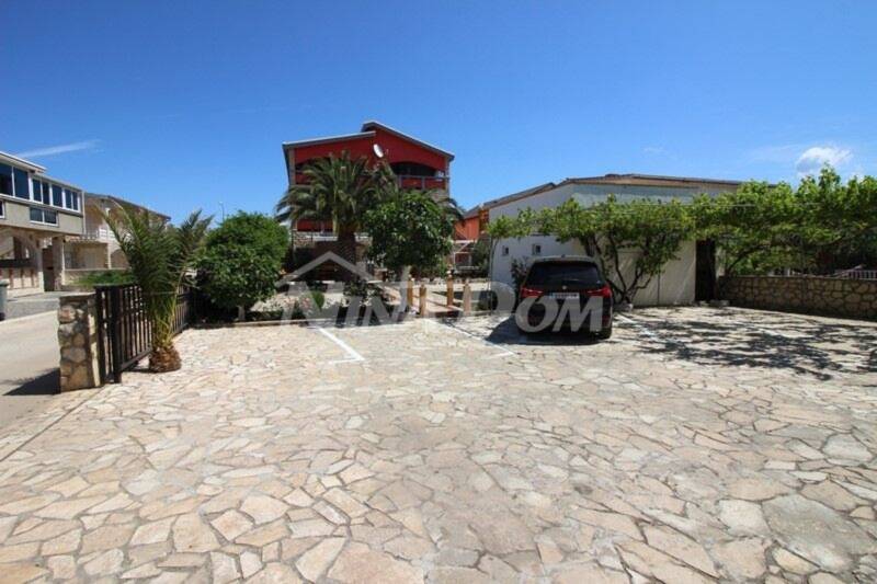 Property with large garden, south side 275 meters to the sea. - 4