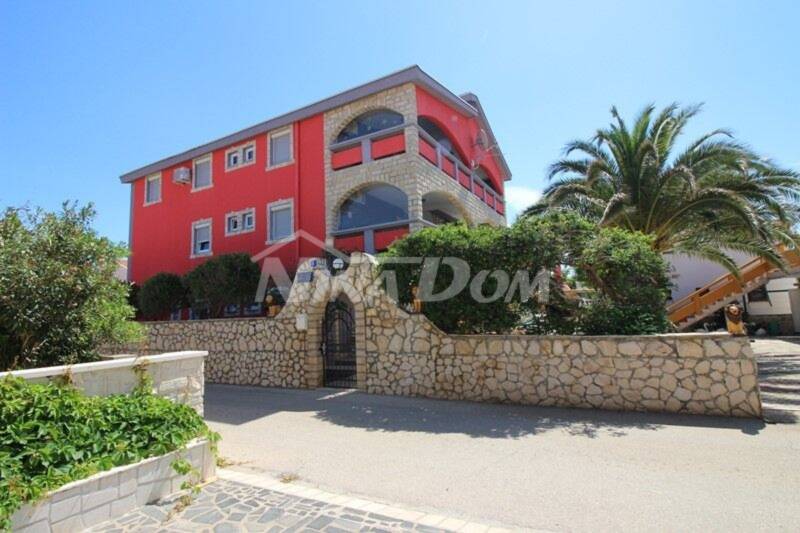 Property with large garden, south side 275 meters to the sea. - 6