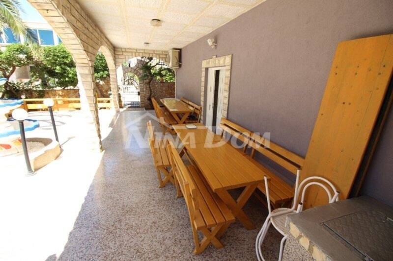 Property with large garden, south side 275 meters to the sea. - 10