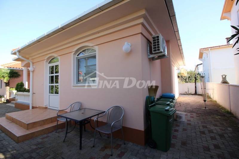 Južná strana ostrova Vir, 190 metrov. k moru, 3 bytové jednotky - 3