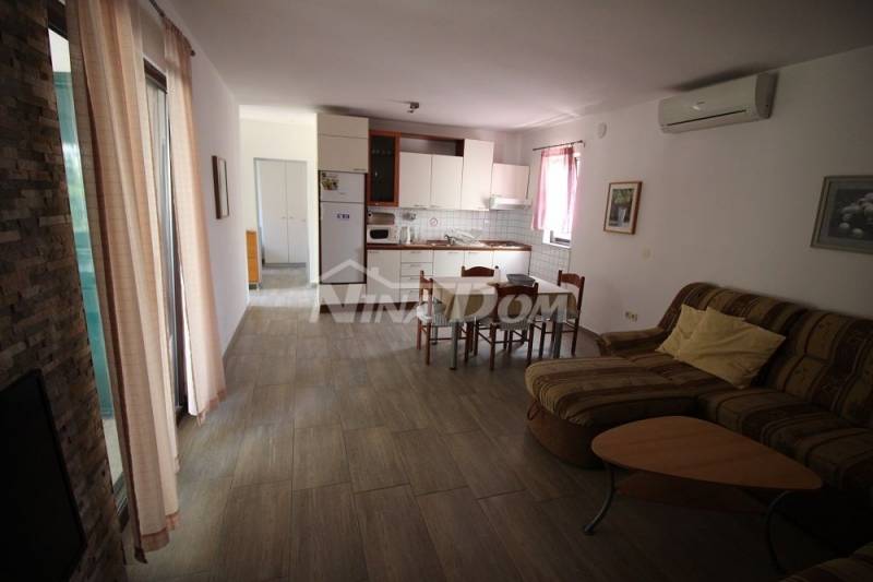 Južná strana ostrova Vir, apartmánový dom s krásnou záhradou. - 7