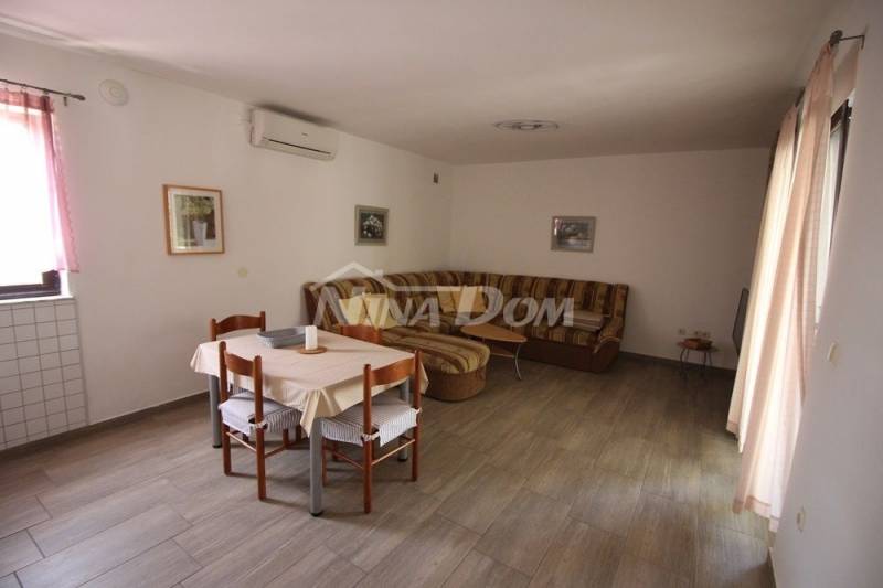 Južná strana ostrova Vir, apartmánový dom s krásnou záhradou. - 8