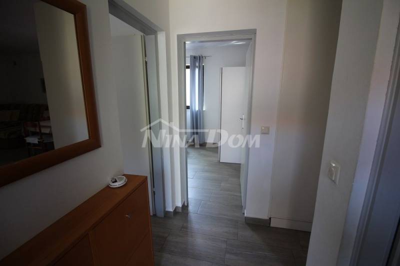 Južná strana ostrova Vir, apartmánový dom s krásnou záhradou. - 9