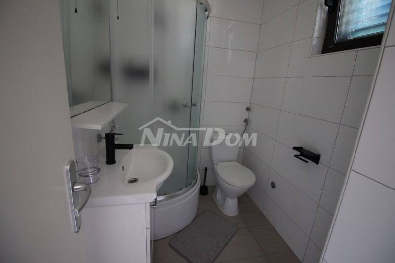 Južná strana ostrova Vir, apartmánový dom s krásnou záhradou. - 10