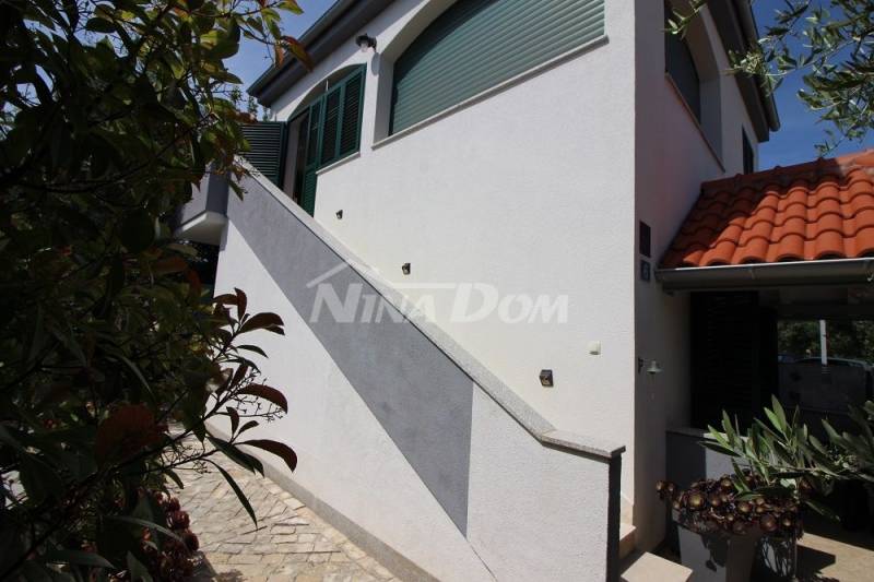 Južna strana otoka Vira, apartmanska kuća s lijepom okućnicom. - 4
