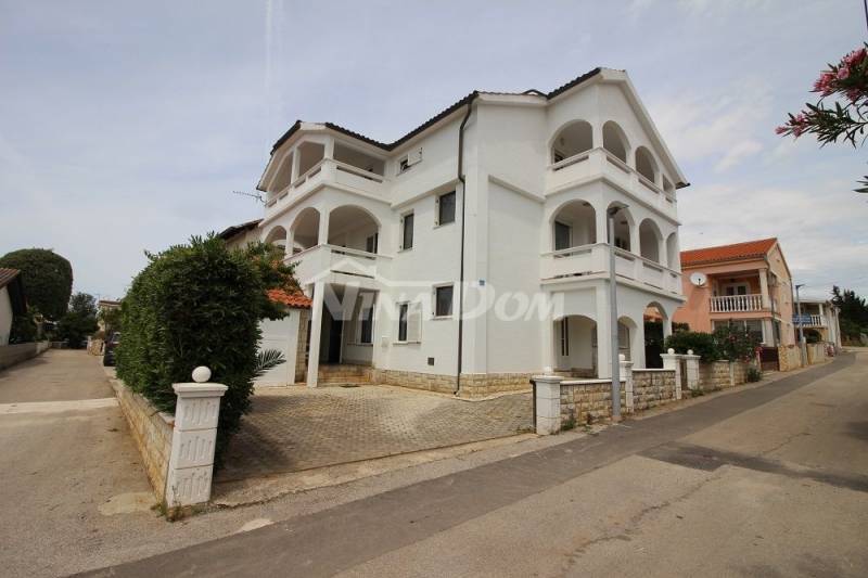 South side of the island of Vir, apartment house with 6 units. - 1
