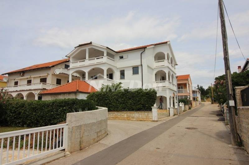 South side of the island of Vir, apartment house with 6 units. - 2