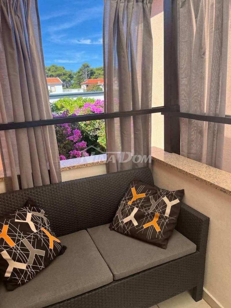 Apartment house with 4 apartments and a building plot 60 meters from the sea. - 4