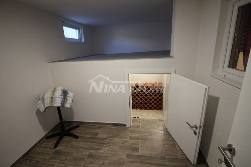 South side of the island of Vir, apartment house completely renovated. - 15