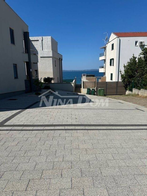 SNIŽENO !Namješten stan u Kožinu, 30 m od mora, 2 parkinga - 10
