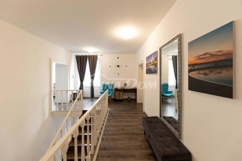 Luxusný 4-izbový byt v centre Zadaru - 1