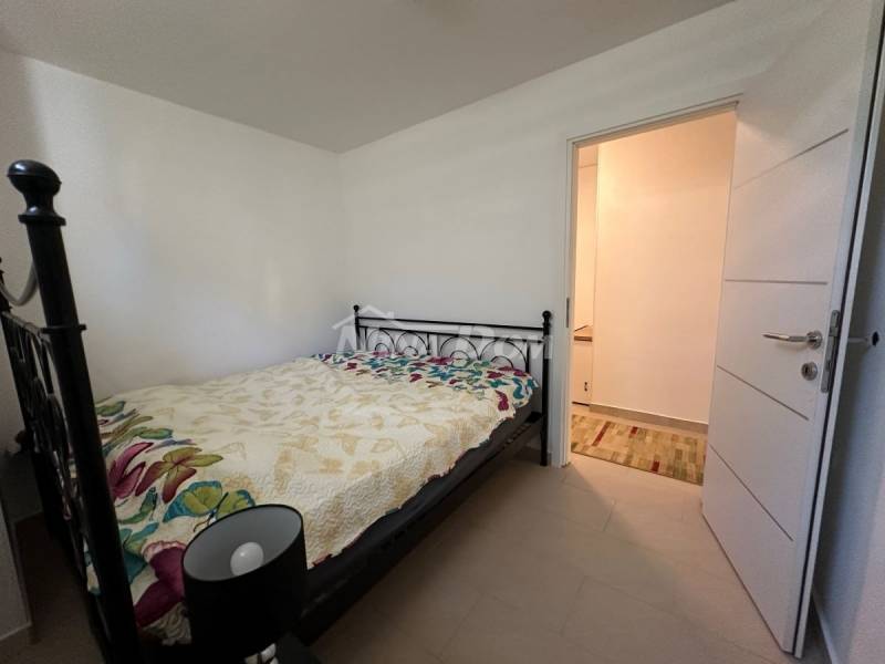 Priestranný dvojpodlažný apartmán v Zadare so záhradou, terasou + 2 parkovacími miestami - 12