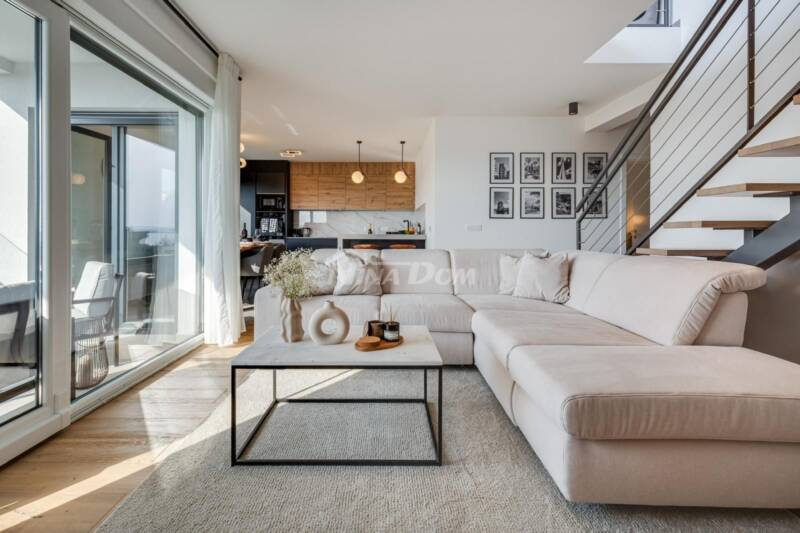 Luxusní dvoupokojový apartmán se střešní terasou a jacuzzi, výhled na moře - 10