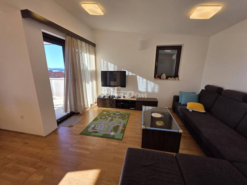 For sale two-story three-bedroom apartment with garage - 2