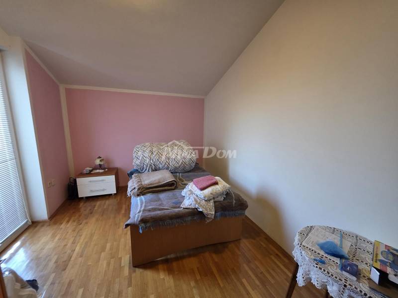 Dom Kali s tromi samostatnými apartmánmi a panoramatickým výhľadom - 9