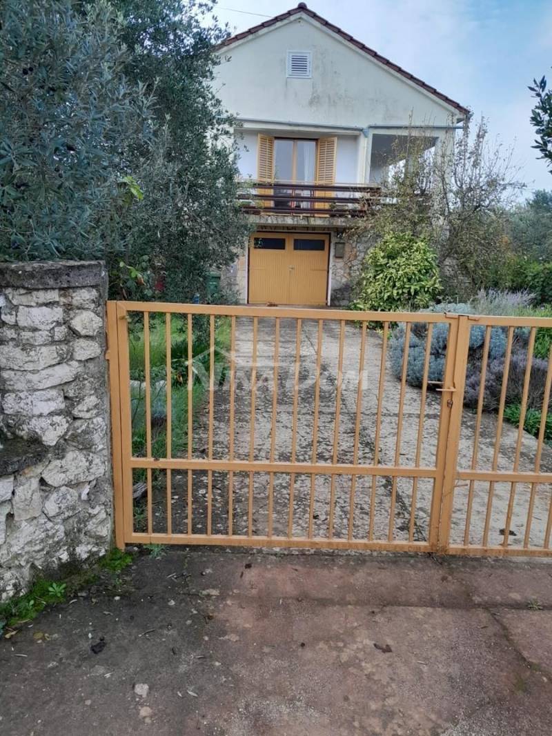 Dom Ugljan Batalaža na predaj s priestrannou záhradou - 4