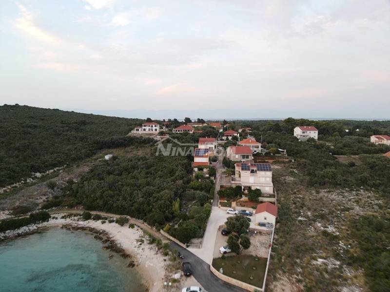 Otok Ugljan Guduće drugi red od mora - 5