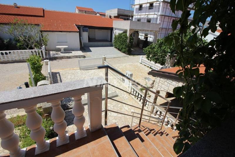 Terraced house, with two apartments, 60 meters from the sea and the beach. - 12