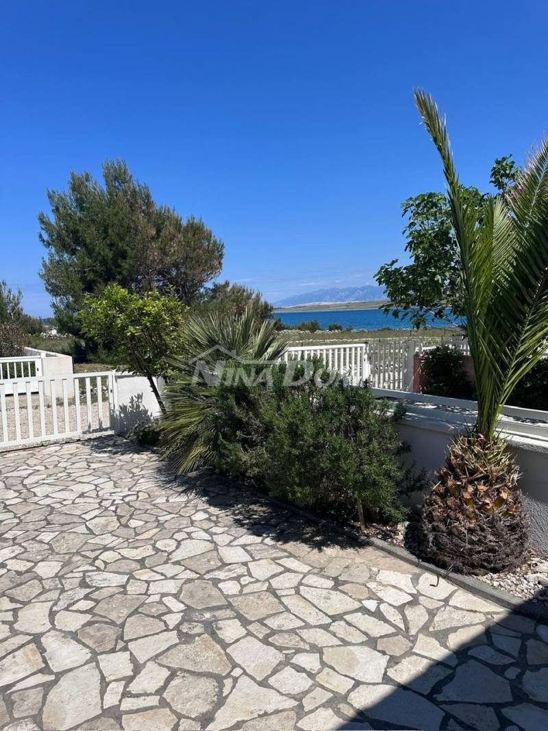 Close to the sea and beach, terraced house with a beautiful garden - 2