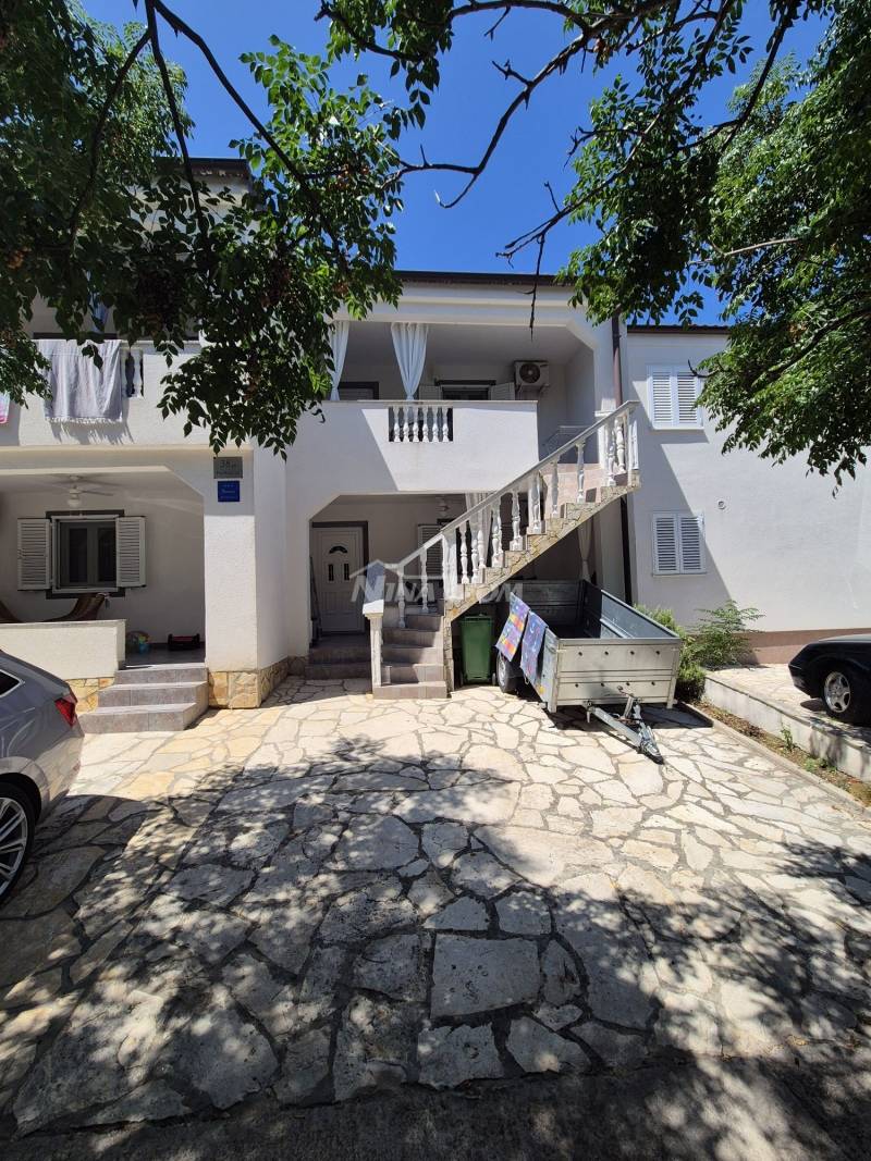 Terraced house with two separate apartments - 2