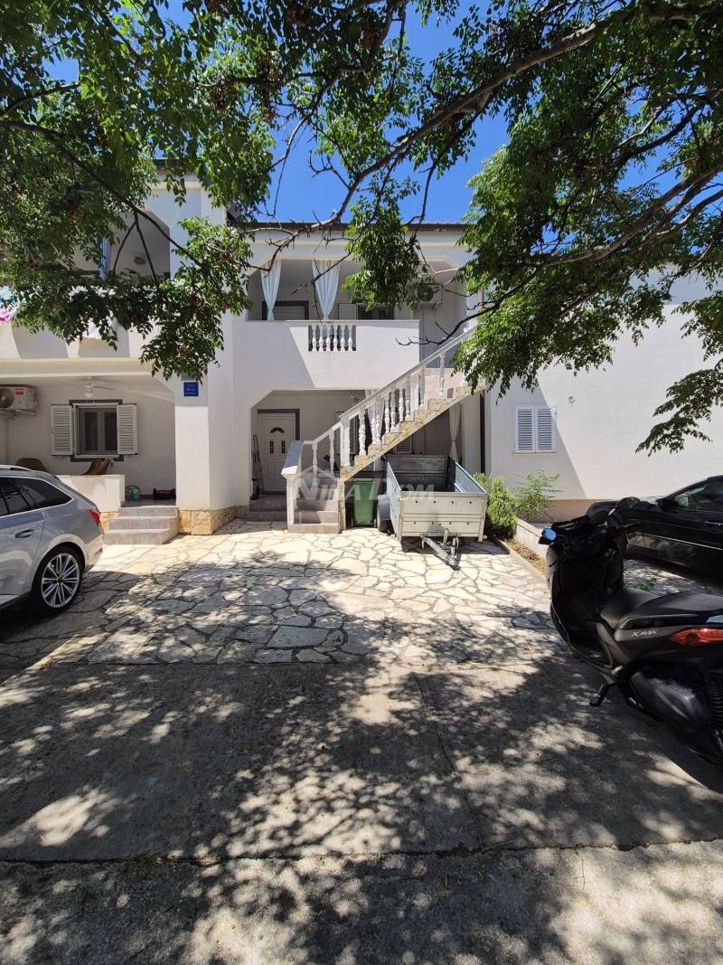 Terraced house with two separate apartments - 3