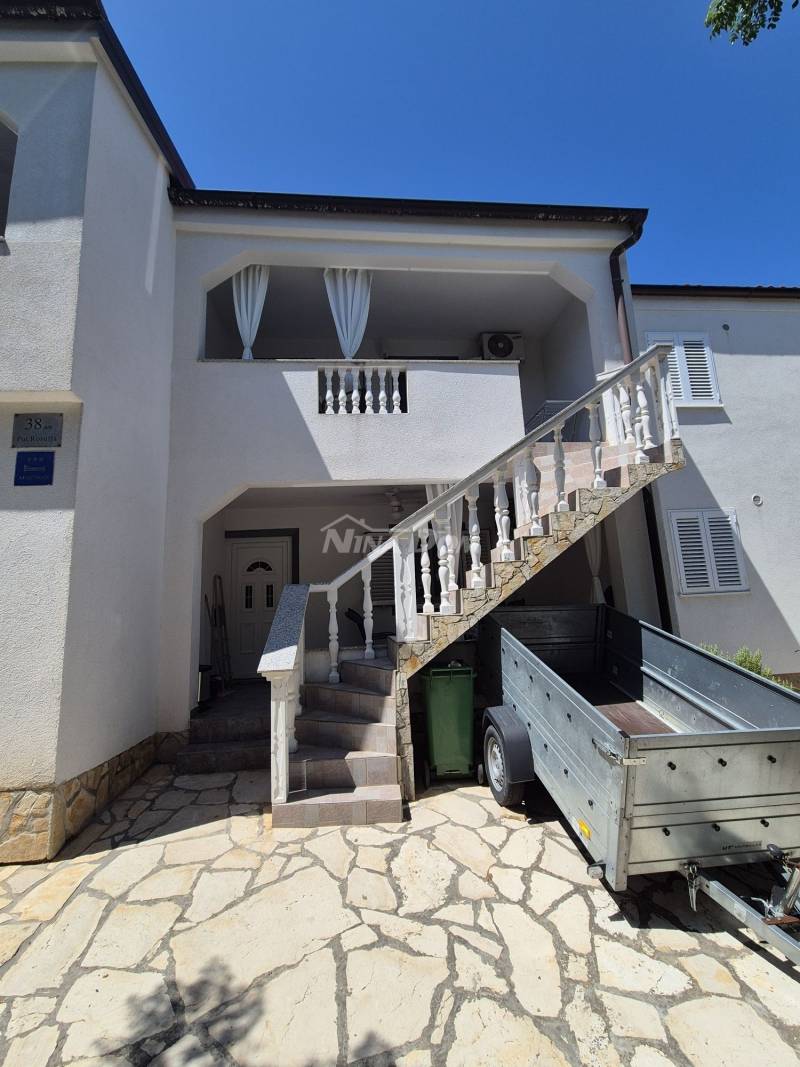 Terraced house with two separate apartments - 4