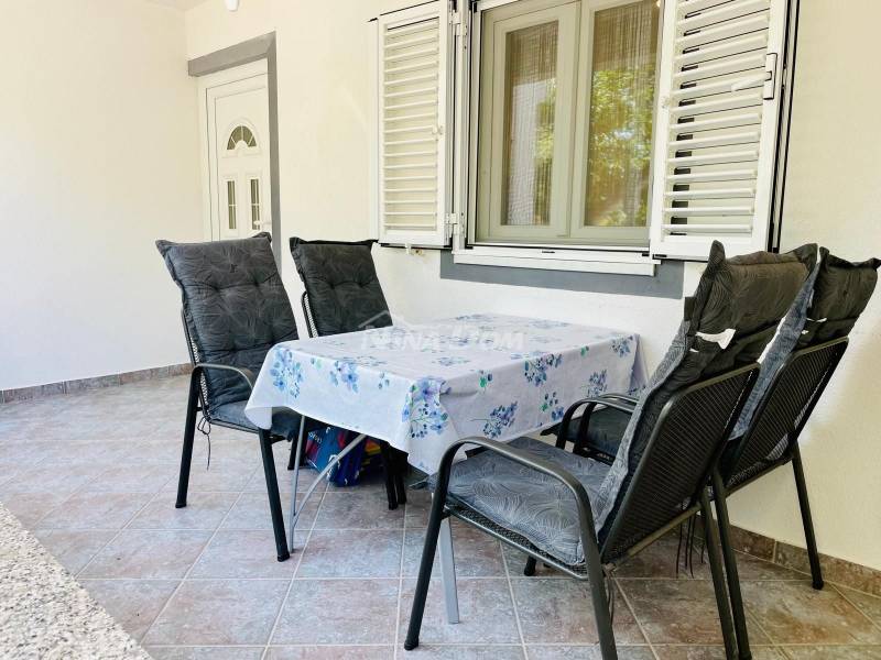Kuća u nizu s odvojena dva stana - 8