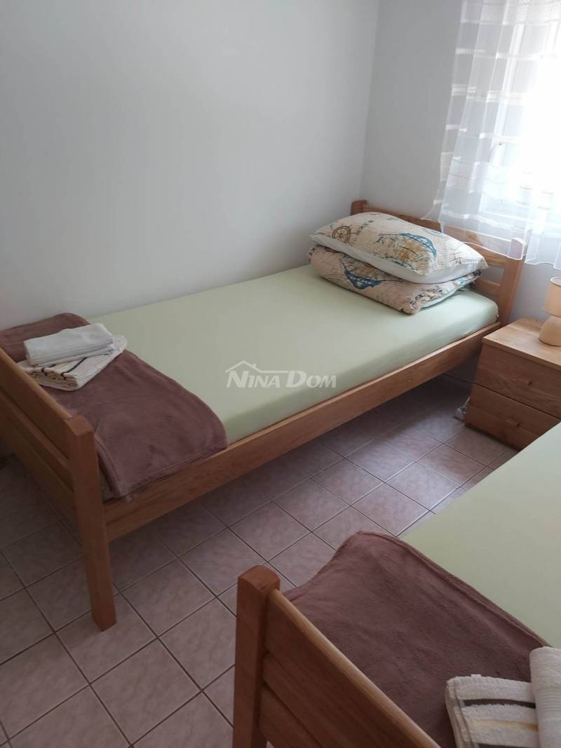 Nehnuteľnosť s 2 apartmánmi v blízkosti dobre udržiavanej pláže, obchodov, kaviarní - 8