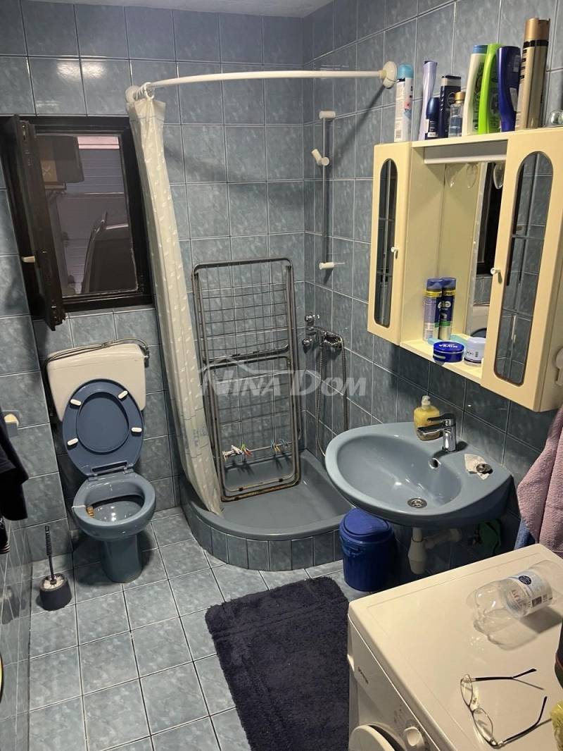 Dovolenkový objekt (polovičný dvojdom) s dvoma samostatnými apartmánmi - 10