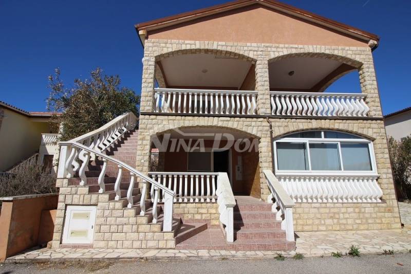 Dvojdom s dvoma krásnymi samostatnými apartmánmi 50 metrov od mora. - 2