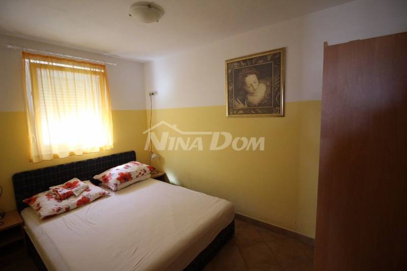 Dvojdom s dvoma krásnymi samostatnými apartmánmi 50 metrov od mora. - 8
