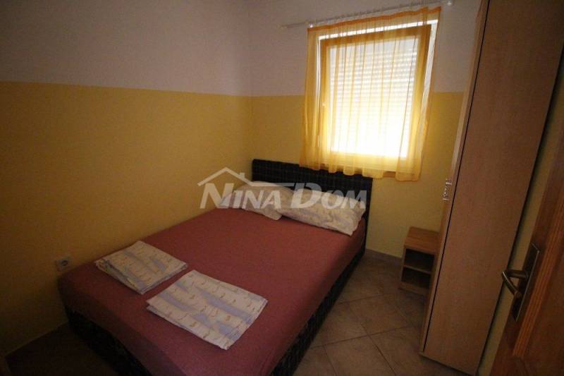 Dvojdom s dvoma krásnymi samostatnými apartmánmi 50 metrov od mora. - 15