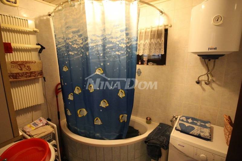 Dvojdom s dvoma apartmánmi 50 metrov od mora. - 9