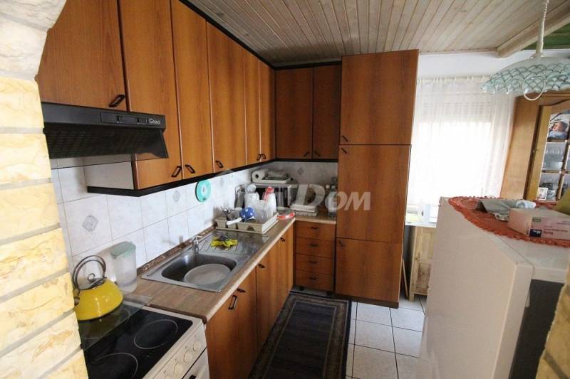 Semi-detached house with two apartments 50 meters from the sea. - 10