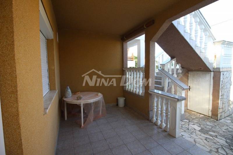Close to the beach, semi-detached house with two apartments. - 3