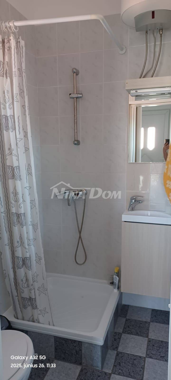 Close to the beach, semi-detached house with two apartments. - 5