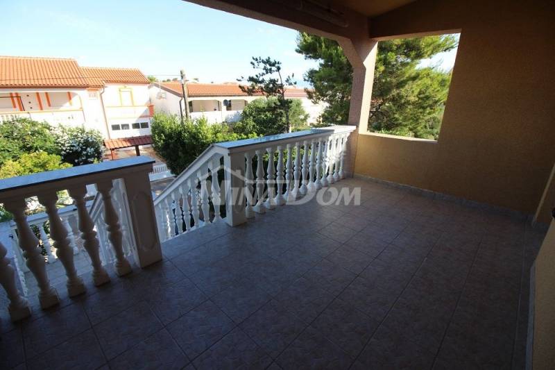Close to the beach, semi-detached house with two apartments. - 9