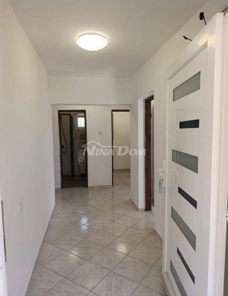 South side, semi-detached house with three apartments and a garden (water supply and sewage system) - 7