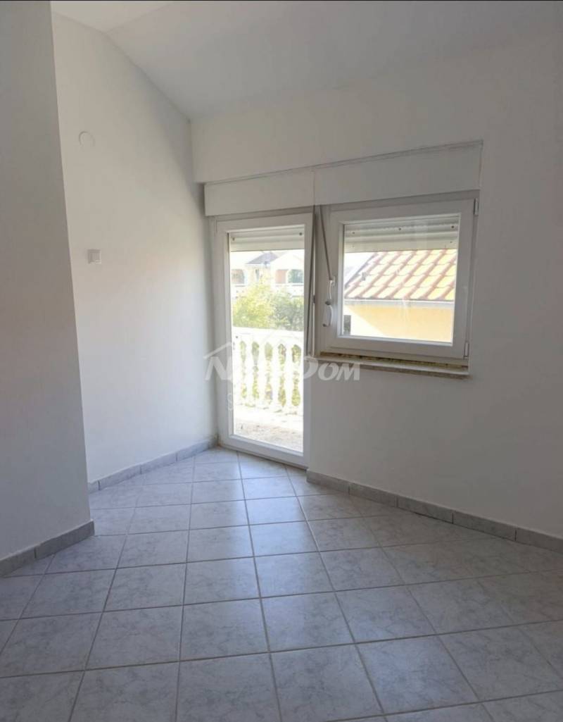 South side, semi-detached house with three apartments and a garden (water supply and sewage system) - 9