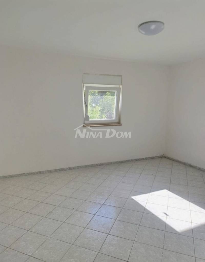 South side, semi-detached house with three apartments and a garden (water supply and sewage system) - 10