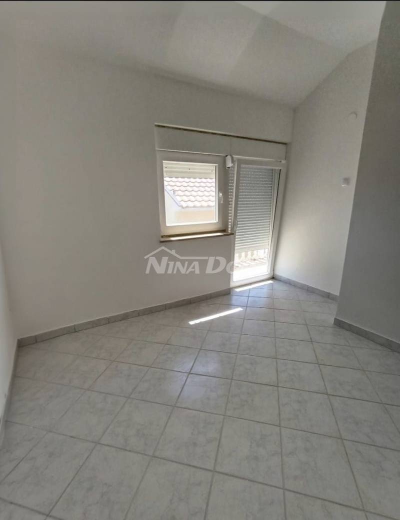 South side, semi-detached house with three apartments and a garden (water supply and sewage system) - 11