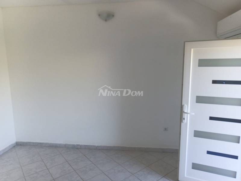 Južna strana, dvojnica s tri stana i vrtom (vodovod i kanalizacija) - 13